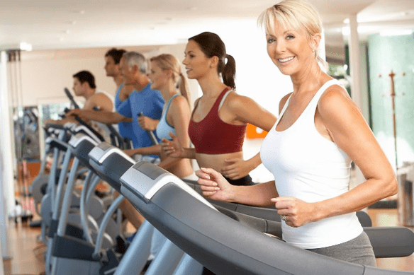 El ejercicio cardiovascular en cinta rodante te ayudará a perder peso en el estómago y los costados. 